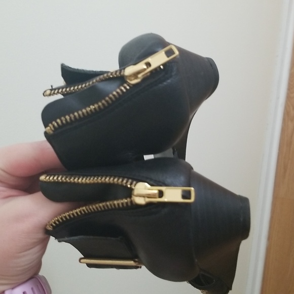 Gladiator sandals by Steve Madden - Picture 5 of 8